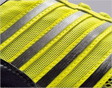 メッシュになっていて通気性を確保