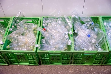 リサイクル素材のユニフォームを採用