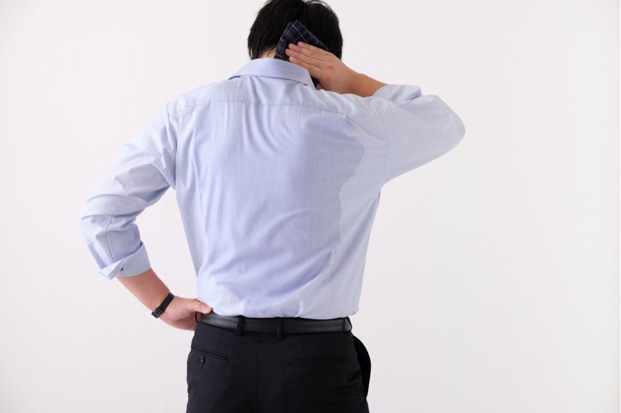 背中の熱・湿気を解消